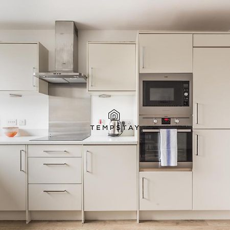 Modern Private Apartment -Balcony-Tube Station London Bagian luar foto