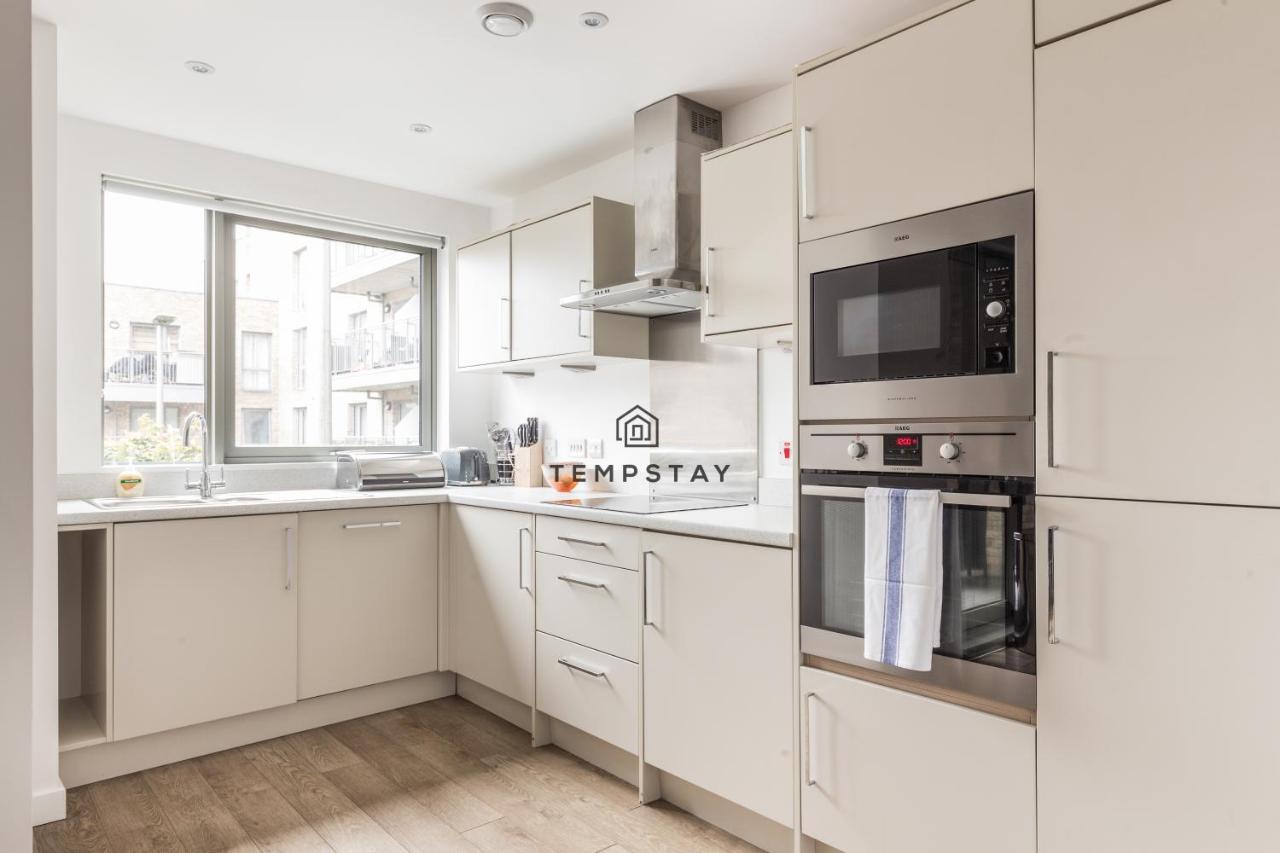 Modern Private Apartment -Balcony-Tube Station London Bagian luar foto