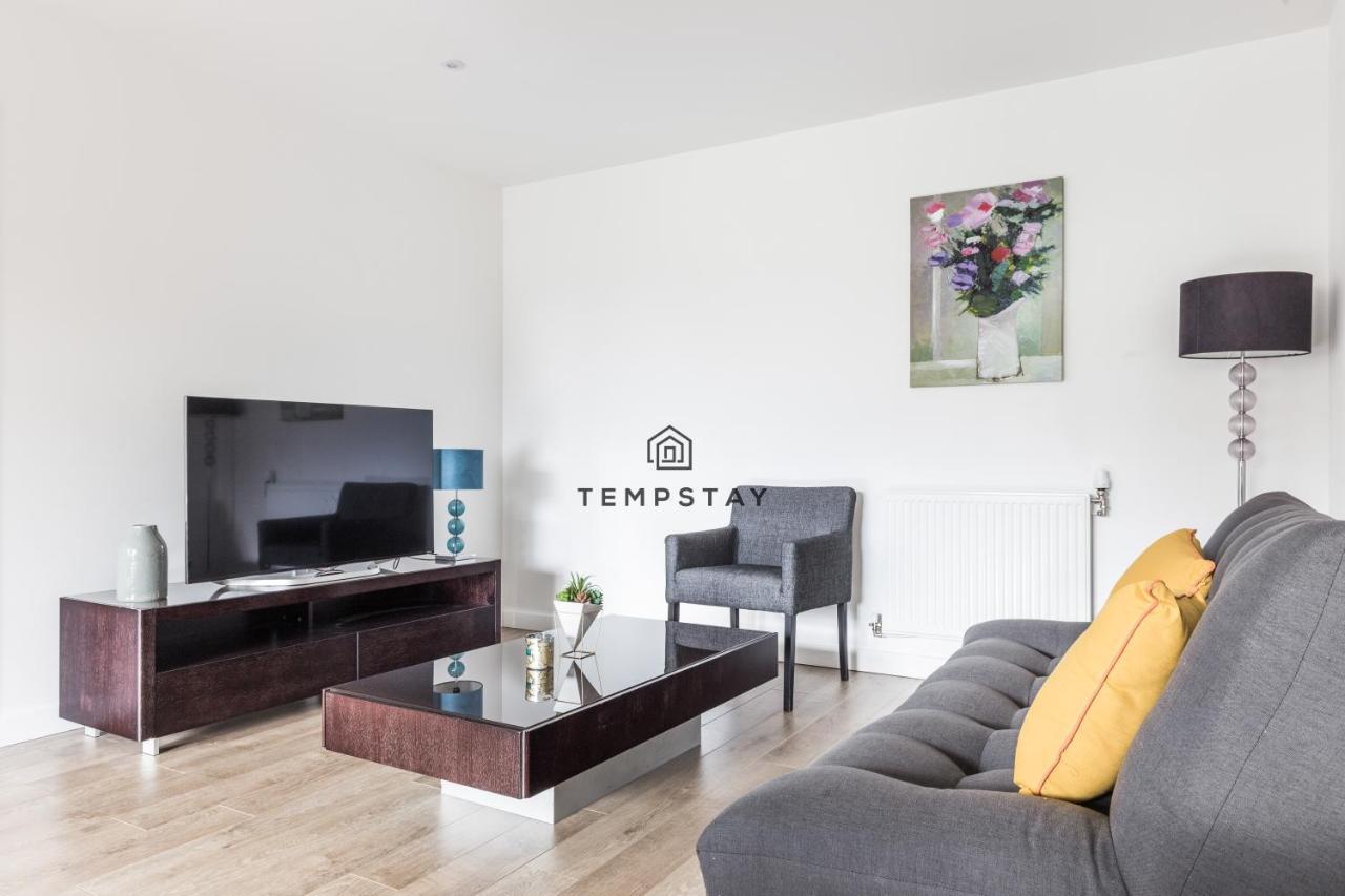 Modern Private Apartment -Balcony-Tube Station London Bagian luar foto