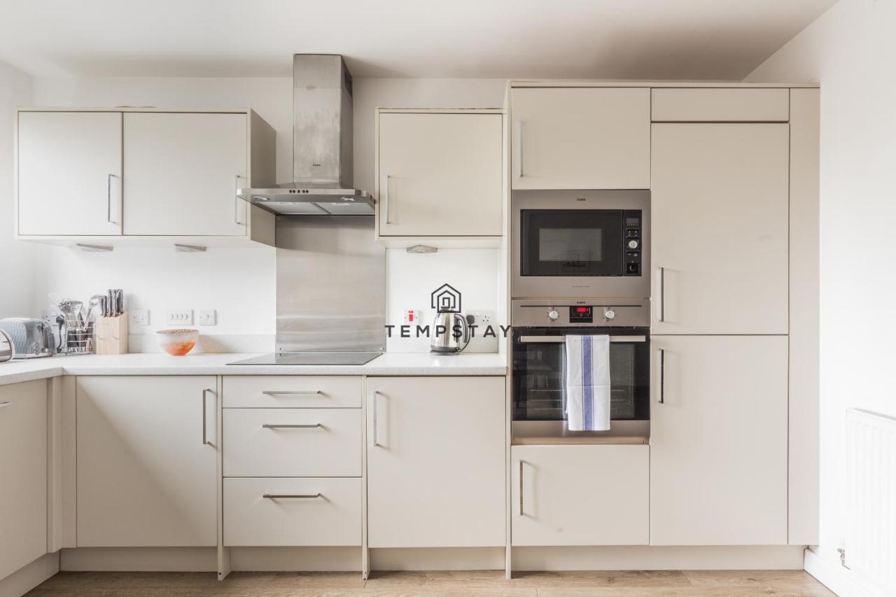 Modern Private Apartment -Balcony-Tube Station London Bagian luar foto