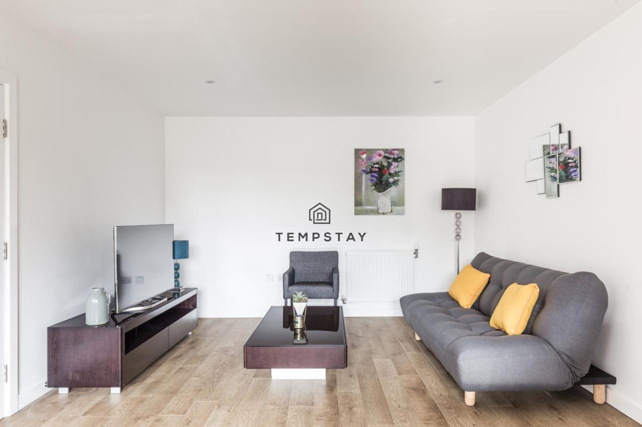 Modern Private Apartment -Balcony-Tube Station London Bagian luar foto
